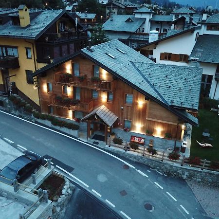L'Abri Des Amis Hotel Курмайор Екстериор снимка