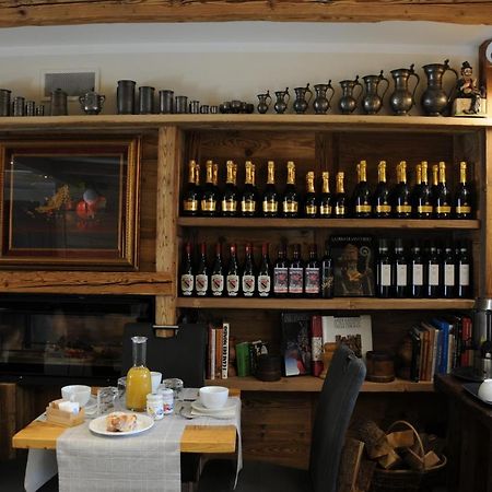L'Abri Des Amis Hotel Курмайор Екстериор снимка