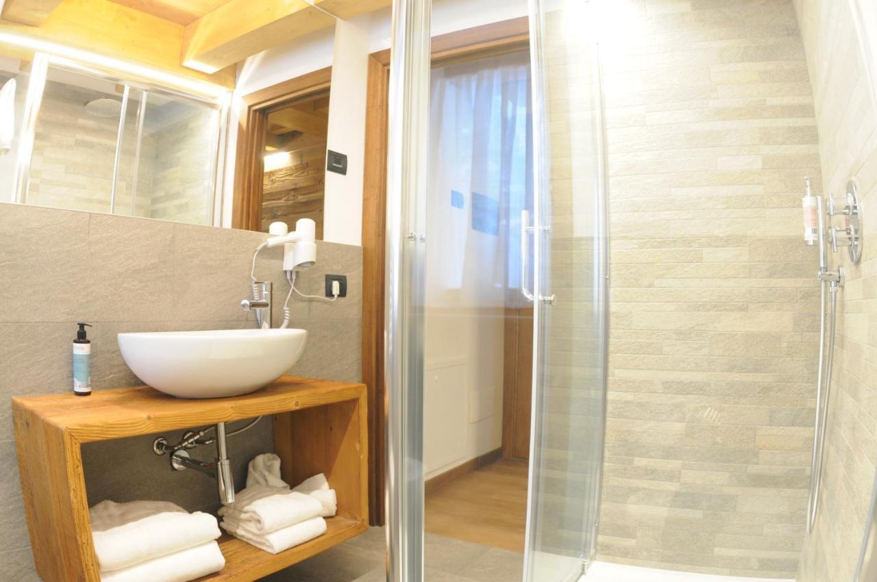 L'Abri Des Amis Hotel Курмайор Екстериор снимка