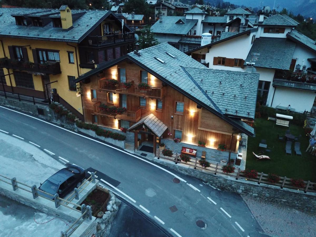 L'Abri Des Amis Hotel Курмайор Екстериор снимка