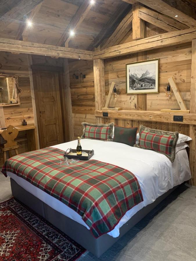 L'Abri Des Amis Hotel Курмайор Екстериор снимка