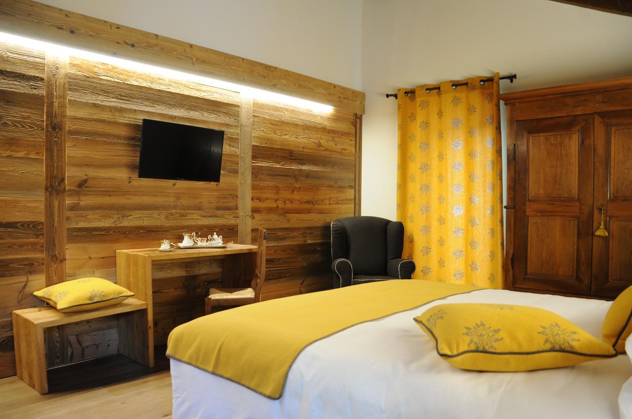 L'Abri Des Amis Hotel Курмайор Екстериор снимка