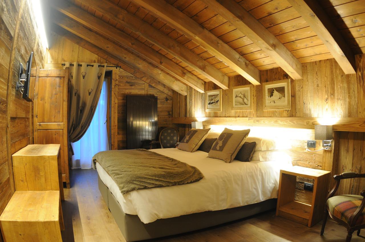 L'Abri Des Amis Hotel Курмайор Екстериор снимка