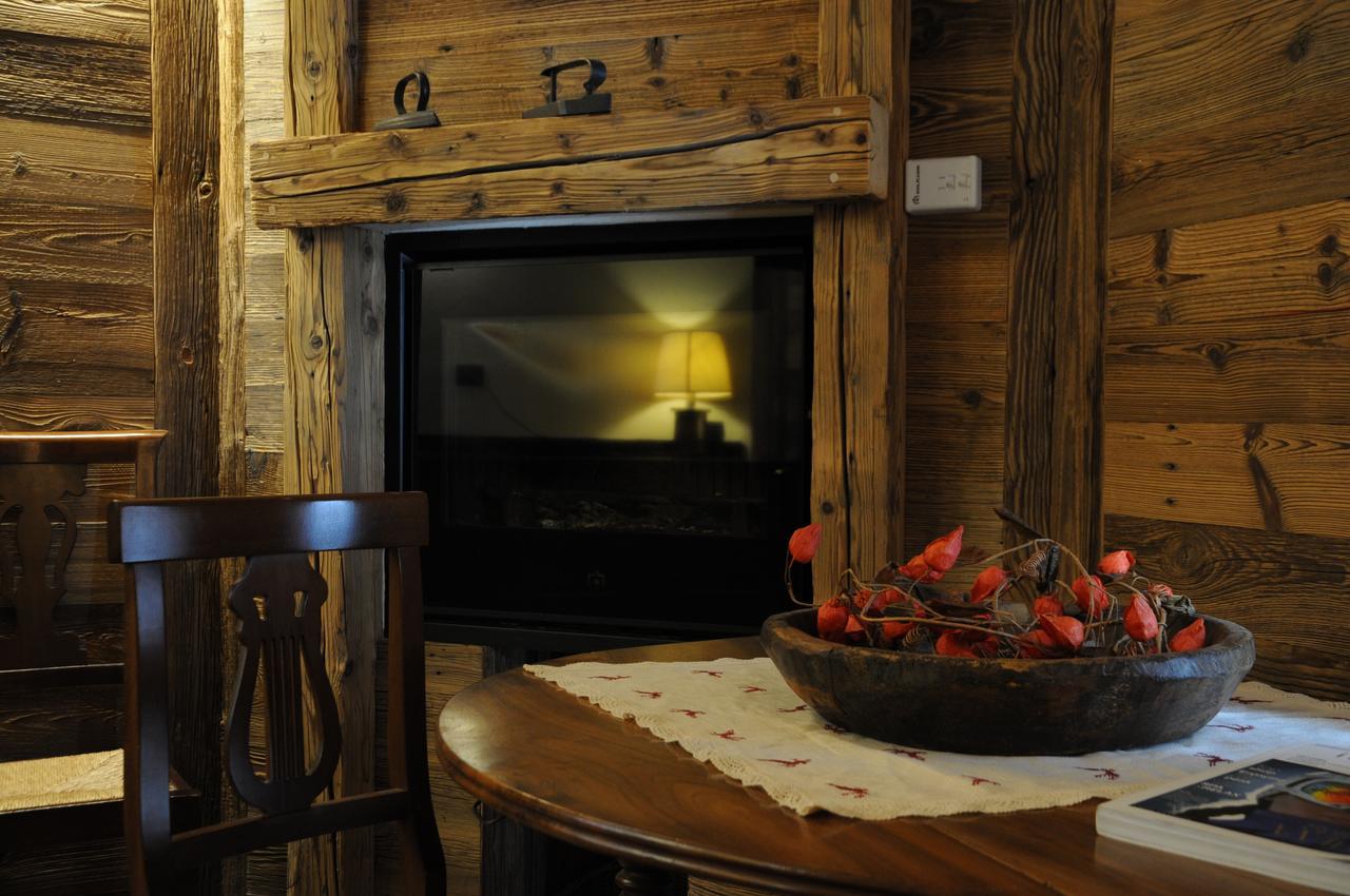 L'Abri Des Amis Hotel Курмайор Екстериор снимка