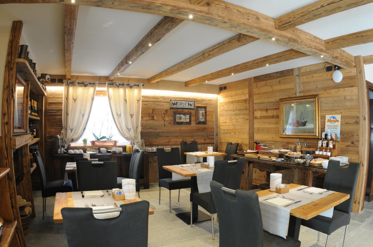 L'Abri Des Amis Hotel Курмайор Екстериор снимка